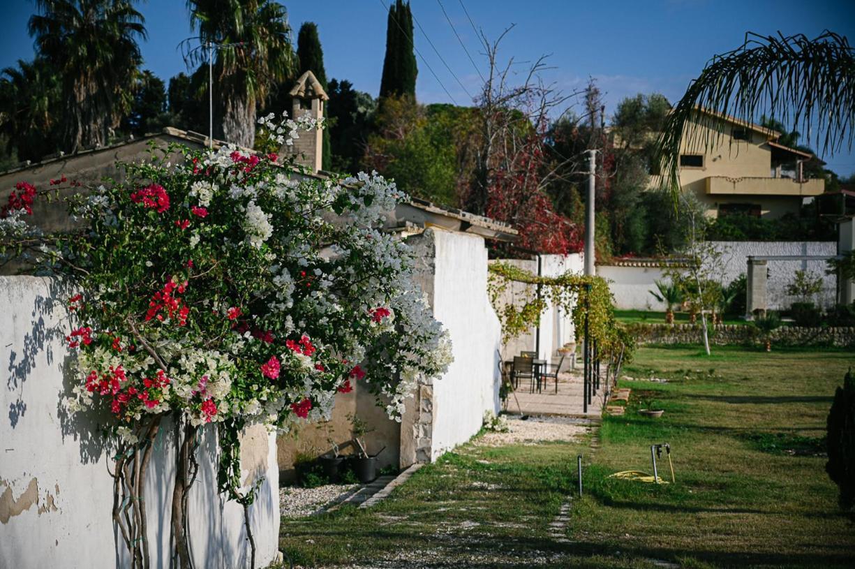 La Bouganville Avola Esterno foto